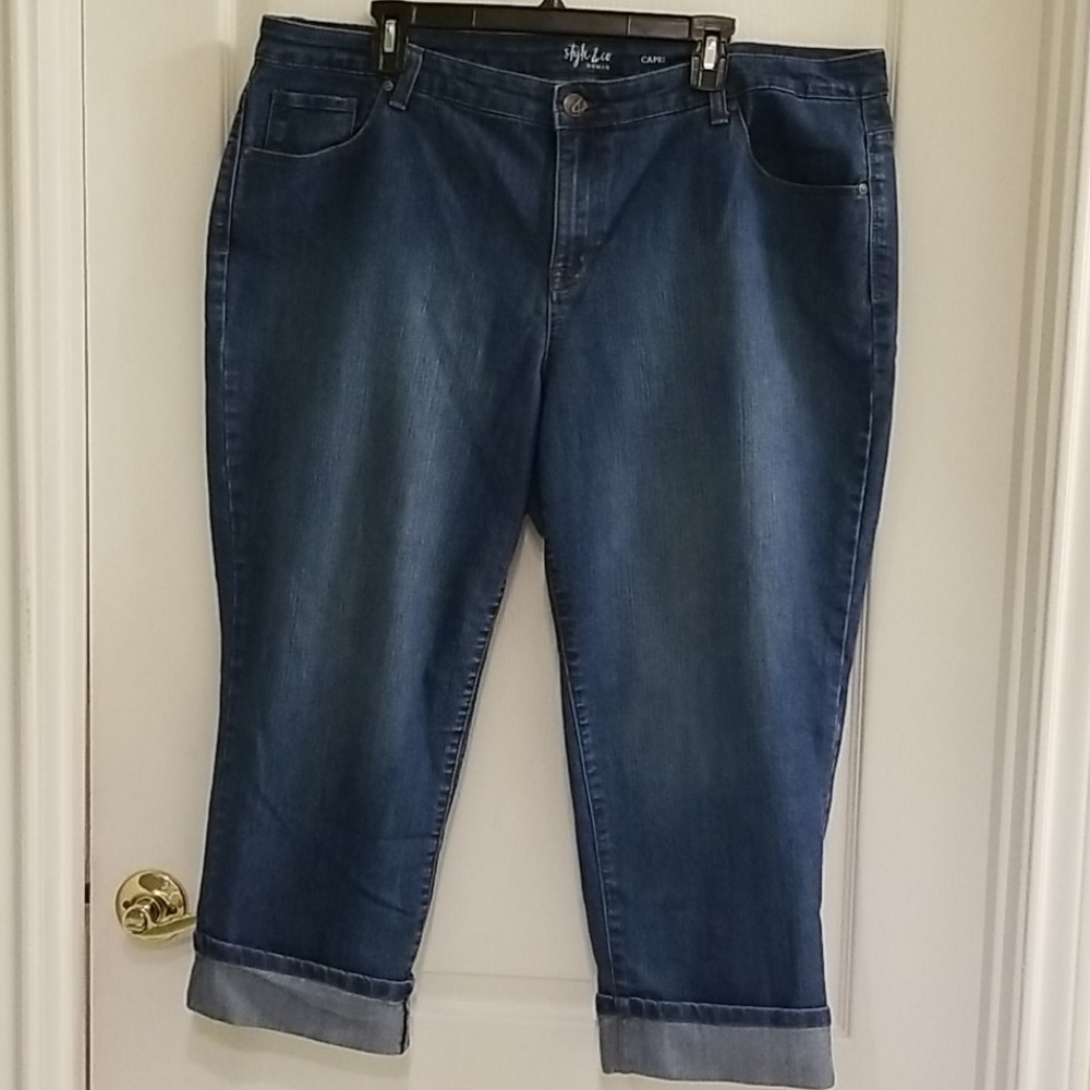 Style & Co capris. Cuffed 18W